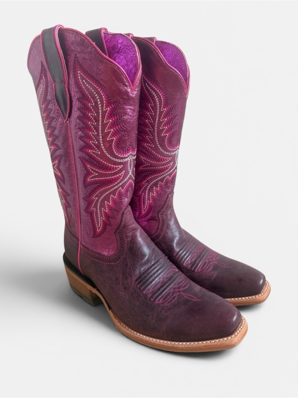 Ariat western boot in crimson grape/magenta shine - Picture 2 of 13